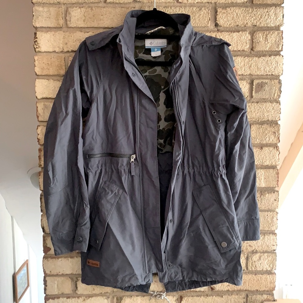 2/$50 Columbia cinched hooded jacket